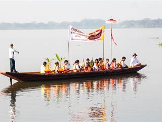 มหาวิทยาลัยพะเยา,ร่วมกับเทศบาลเมืองพะเยา,และจังหวัดพะเยา,จัดโครงการ"กว๊านพะเยาสายน้ำแห่งชีวิต,ตานข้าวทิพย์พระเจ้าตนหลวง",เพื่อส่งเสริมวัฒนธรรมประเพณี,วิถีชีวิต,และประชาสัมพันธ์,ด้านการท่องเที่ยวของจังหวัดพะเยา