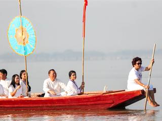 มหาวิทยาลัยพะเยา,ร่วมกับเทศบาลเมืองพะเยา,และจังหวัดพะเยา,จัดโครงการ"กว๊านพะเยาสายน้ำแห่งชีวิต,ตานข้าวทิพย์พระเจ้าตนหลวง",เพื่อส่งเสริมวัฒนธรรมประเพณี,วิถีชีวิต,และประชาสัมพันธ์,ด้านการท่องเที่ยวของจังหวัดพะเยา