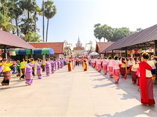 มหาวิทยาลัยพะเยา,ร่วมกับเทศบาลเมืองพะเยา,และจังหวัดพะเยา,จัดโครงการ"กว๊านพะเยาสายน้ำแห่งชีวิต,ตานข้าวทิพย์พระเจ้าตนหลวง",เพื่อส่งเสริมวัฒนธรรมประเพณี,วิถีชีวิต,และประชาสัมพันธ์,ด้านการท่องเที่ยวของจังหวัดพะเยา