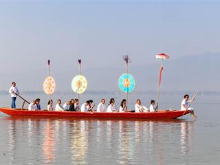มหาวิทยาลัยพะเยา,ร่วมกับเทศบาลเมืองพะเยา,และจังหวัดพะเยา,จัดโครงการ"กว๊านพะเยาสายน้ำแห่งชีวิต,ตานข้าวทิพย์พระเจ้าตนหลวง",เพื่อส่งเสริมวัฒนธรรมประเพณี,วิถีชีวิต,และประชาสัมพันธ์,ด้านการท่องเที่ยวของจังหวัดพะเยา