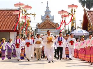 มหาวิทยาลัยพะเยา,ร่วมกับเทศบาลเมืองพะเยา,และจังหวัดพะเยา,จัดโครงการ"กว๊านพะเยาสายน้ำแห่งชีวิต,ตานข้าวทิพย์พระเจ้าตนหลวง",เพื่อส่งเสริมวัฒนธรรมประเพณี,วิถีชีวิต,และประชาสัมพันธ์,ด้านการท่องเที่ยวของจังหวัดพะเยา