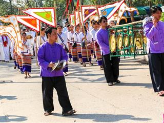 มหาวิทยาลัยพะเยา,ร่วมกับเทศบาลเมืองพะเยา,และจังหวัดพะเยา,จัดโครงการ"กว๊านพะเยาสายน้ำแห่งชีวิต,ตานข้าวทิพย์พระเจ้าตนหลวง",เพื่อส่งเสริมวัฒนธรรมประเพณี,วิถีชีวิต,และประชาสัมพันธ์,ด้านการท่องเที่ยวของจังหวัดพะเยา