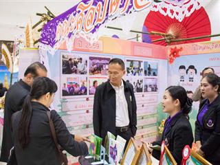 คณะศิลปศาสตร์,มหาวิทยาลัยพะเยา,ร่วมจัดนิทรรศการ,1,คณะ,1,โมเดล,,ต้อนรับคณะศึกษาดูงานจากวิทยาลัยป้องกันราชอาณาจักร(วปอ.)