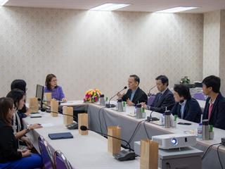 คณะศิลปศาสตร์ให้การต้อนรับคณะผู้บริหารโรงเรียนสอนภาษาญี่ปุ่นดอลฟิน,และบริษัทจัดหางาน,เอบีซี,ไทยเจแปน,จำกัด