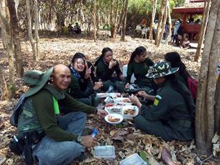 ชมรมนิสิตมุสลิมเเละกัมพูชา-จิตอาสา,ได้เข้าร่วมทำกิจกรรมทำเเนวกันไฟกับชุมชนบ้านโซ้,ต.เเม่นาเรือ,จ.พะเยา