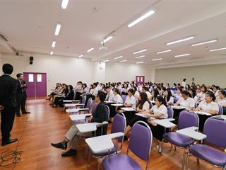 สาขาวิชาเศรษฐศาสตร์,คณะวิทยาการจัดการและสารสนเทศศาสตร์,มหาวิทยาลัยพะเยา,ร่วมกับสำนักงานเศรษฐกิจการคลัง,กระทรวงการคลัง,จัดโครงการการสร้างความรู้ความเข้าใจด้านการคุ้มครองเงินฝากและการบริหารจัดการทางการเงินแก่เยาวชน,