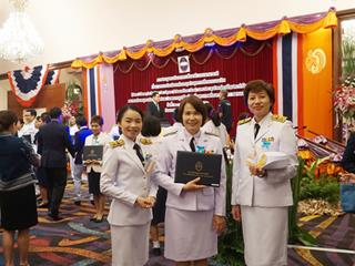 ศูนย์บรรณสารและสื่อการศึกษา,มหาวิทยาลัยพะเยา,เข้ารับประทานเกียรติบัตรห้องสมุดสีเขียว,และเข้าร่วมการประชุมทางวิชาการระดับชาติและนานาชาติ,เรื่อง,“บทบาทใหม่ของห้องสมุดในยุคการศึกษาแบบเปิด”,และการประชุมใหญ่สามัญประจำปี,2561,ของสมาคมห้องสมุดแห่งประเทศไทยในพระราชูปถัมภ์