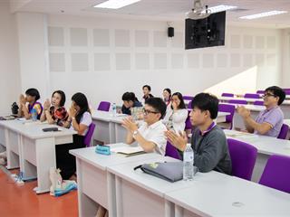 ศูนย์ภาษา,คณะศิลปศาสตร์,ดำเนินโครงการ,“อบรมภาษาอังกฤษ,CHAT,ROOM”