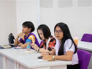 ศูนย์ภาษา,คณะศิลปศาสตร์,ดำเนินโครงการ,“อบรมภาษาอังกฤษ,CHAT,ROOM”