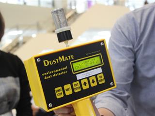 การตรวจวัด,PM,2.5,ภายในอาคารศูนย์บรรณสารและสื่อการศึกษา,โดยทีมอาจารย์สาขาวิชาอาชีวอนามัยและความปลอดภัย,มหาวิทยาลัยพะเยา