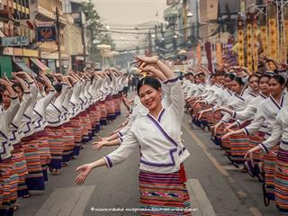 คณะรัฐศาสตร์และสังคมศาสตร์,มหาวิทยาลัยพะเยา,ร่วมโครงการ,“ประเพณีแห่ผ้าห่มพระธาตุจอมทอง”,ครั้งที่,4,โดยความร่วมมือระหว่างคณะศิลปศาสตร์,คณะรัฐศาสตร์และสังคมศาสตร์,และวิทยาลัยการศึกษา,มหาวิทยาลัยพะเยา
