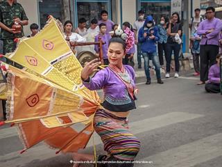 คณะรัฐศาสตร์และสังคมศาสตร์,มหาวิทยาลัยพะเยา,ร่วมโครงการ,“ประเพณีแห่ผ้าห่มพระธาตุจอมทอง”,ครั้งที่,4,โดยความร่วมมือระหว่างคณะศิลปศาสตร์,คณะรัฐศาสตร์และสังคมศาสตร์,และวิทยาลัยการศึกษา,มหาวิทยาลัยพะเยา