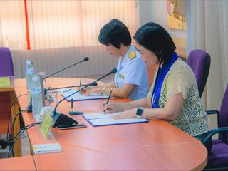 มหาวิทยาลัยพะเยา,ร่วมกับ,สำนักงานคุมประพฤติจังหวัดพะเยา,ลงนามความร่วมมือ,ทางวิชาการ,ในการพัฒนาบุคลากรด้านวิชาการเทคโนโลยีและพัฒนาระบบสารสนเทศ,,เพื่อการแก้ไขฟื้นฟูผู้กระทำผิดในชุมชน