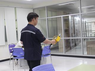 คณาจารย์และนิสิตจาก,คณะแพทยศาสตร์,สาขาอาชีวอนามัยและความปลอดภัย,มหาวิทยาลัยพะเยา,ลงพื้นที่,รอบที่,2,ในการตรวจวัด,PM,2.5,ภายในอาคารศูนย์บรรณสารและสื่อการศึกษา