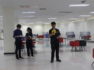 คณาจารย์และนิสิตจาก,คณะแพทยศาสตร์,สาขาอาชีวอนามัยและความปลอดภัย,มหาวิทยาลัยพะเยา,ลงพื้นที่,รอบที่,2,ในการตรวจวัด,PM,2.5,ภายในอาคารศูนย์บรรณสารและสื่อการศึกษา