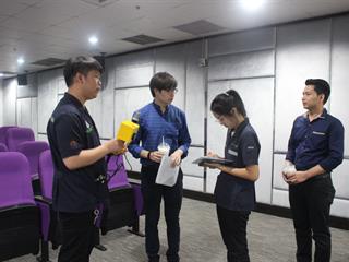 คณาจารย์และนิสิตจาก,คณะแพทยศาสตร์,สาขาอาชีวอนามัยและความปลอดภัย,มหาวิทยาลัยพะเยา,ลงพื้นที่,รอบที่,2,ในการตรวจวัด,PM,2.5,ภายในอาคารศูนย์บรรณสารและสื่อการศึกษา