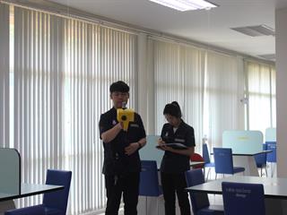 คณาจารย์และนิสิตจาก,คณะแพทยศาสตร์,สาขาอาชีวอนามัยและความปลอดภัย,มหาวิทยาลัยพะเยา,ลงพื้นที่,รอบที่,2,ในการตรวจวัด,PM,2.5,ภายในอาคารศูนย์บรรณสารและสื่อการศึกษา