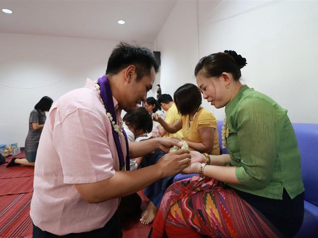 MIS,จัดกิจกรรมรดน้ำดำหัวขอพรผู้บริหารและคณาจารย์อาวุโส,และพิธีเปิดทำการห้องสโมสรนิสิตของคณะฯ,
