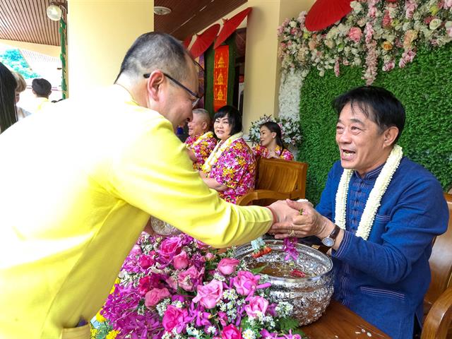 คณะผู้บริหารมหาวิทยาลัยพะเยา,ร่วมพิธีรดน้ำดำหัวขอพรผู้ว่าราชการจังหวัดและรองผู้ว่าราชการจังหวัดพะเยา,เนื่องในเทศกาลสงกรานต์,ประเพณีปีใหม่ไทย,ประจำปี,2562