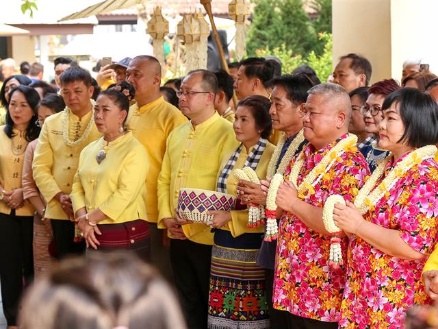 คณะผู้บริหารมหาวิทยาลัยพะเยา,ร่วมพิธีรดน้ำดำหัวขอพรผู้ว่าราชการจังหวัดและรองผู้ว่าราชการจังหวัดพะเยา,เนื่องในเทศกาลสงกรานต์,ประเพณีปีใหม่ไทย,ประจำปี,2562