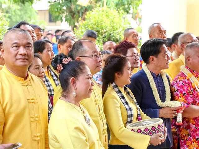 คณะผู้บริหารมหาวิทยาลัยพะเยา,ร่วมพิธีรดน้ำดำหัวขอพรผู้ว่าราชการจังหวัดและรองผู้ว่าราชการจังหวัดพะเยา,เนื่องในเทศกาลสงกรานต์,ประเพณีปีใหม่ไทย,ประจำปี,2562