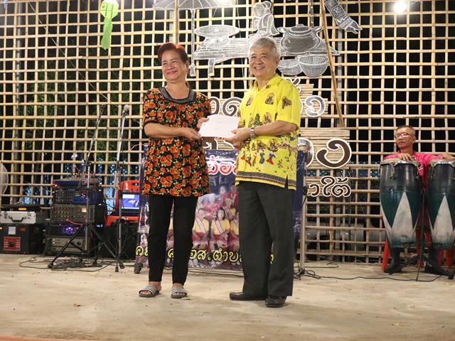 องค์การบริหารส่วนตำบลดอกคำใต้ร่วมกับคณะวิทยาศาสตร์การแพทย์จัดกิจกรรมกาดหมั้วอิมตาง,สูงวัยสุขใจ๋,ต่างวัยสุขสันต์