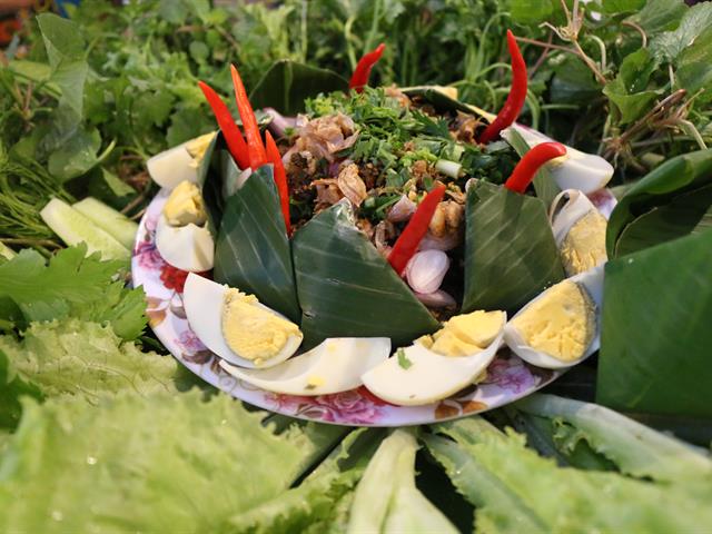 องค์การบริหารส่วนตำบลดอกคำใต้ร่วมกับคณะวิทยาศาสตร์การแพทย์จัดกิจกรรมกาดหมั้วอิมตาง,สูงวัยสุขใจ๋,ต่างวัยสุขสันต์