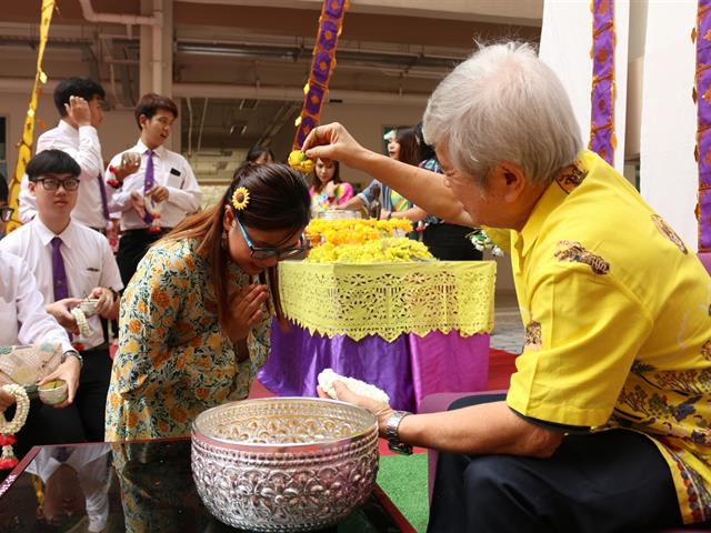 คณะวิทยาศาสตร์การแพทย์จัดงานรดน้ำดำหัวสืบสานประเพณีอันดีงาม