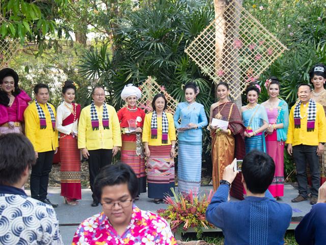 คณะศิลปศาสตร์เข้าร่วมโครงการ,“สืบฮีต,โตยฮอย,ป๋าเวณี,ปี๋ใหม่เมือง,ม.พะเยา”,,ประจำปี,2562,ณ,สวนพฤกษศาสตร์,บริเวณด้านหลังอาคารสำนักงานอธิการบดี