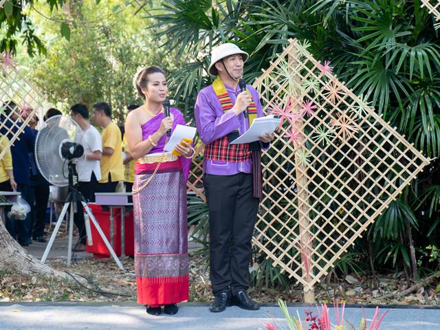 คณะศิลปศาสตร์เข้าร่วมโครงการ,“สืบฮีต,โตยฮอย,ป๋าเวณี,ปี๋ใหม่เมือง,ม.พะเยา”,,ประจำปี,2562,ณ,สวนพฤกษศาสตร์,บริเวณด้านหลังอาคารสำนักงานอธิการบดี