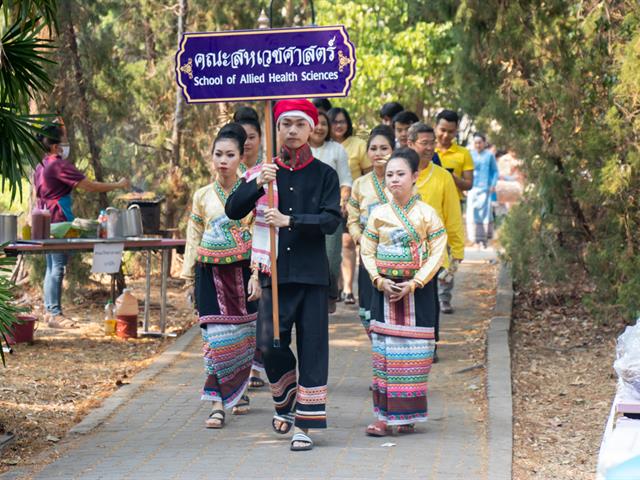 คณะศิลปศาสตร์เข้าร่วมโครงการ,“สืบฮีต,โตยฮอย,ป๋าเวณี,ปี๋ใหม่เมือง,ม.พะเยา”,,ประจำปี,2562,ณ,สวนพฤกษศาสตร์,บริเวณด้านหลังอาคารสำนักงานอธิการบดี