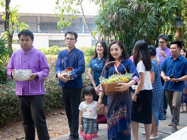 คณะศิลปศาสตร์เข้าร่วมโครงการ,“สืบฮีต,โตยฮอย,ป๋าเวณี,ปี๋ใหม่เมือง,ม.พะเยา”,,ประจำปี,2562,ณ,สวนพฤกษศาสตร์,บริเวณด้านหลังอาคารสำนักงานอธิการบดี