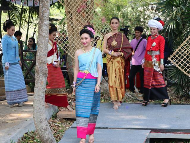 คณะรัฐศาสตร์และสังคมศาสตร์,มหาวิทยาลัยพะเยา,ร่วมงาน,“สืบฮีต,โตยฮอย,ป๋าเวณี,ปี๋ใหม่เมือง,ม.พะเยา”,ประจำปี,2562