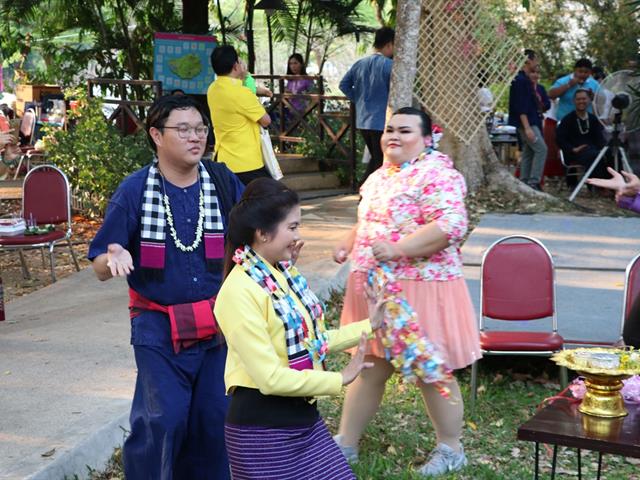 คณะรัฐศาสตร์และสังคมศาสตร์,มหาวิทยาลัยพะเยา,ร่วมงาน,“สืบฮีต,โตยฮอย,ป๋าเวณี,ปี๋ใหม่เมือง,ม.พะเยา”,ประจำปี,2562