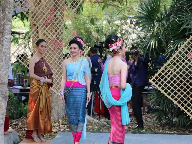 คณะรัฐศาสตร์และสังคมศาสตร์,มหาวิทยาลัยพะเยา,ร่วมงาน,“สืบฮีต,โตยฮอย,ป๋าเวณี,ปี๋ใหม่เมือง,ม.พะเยา”,ประจำปี,2562