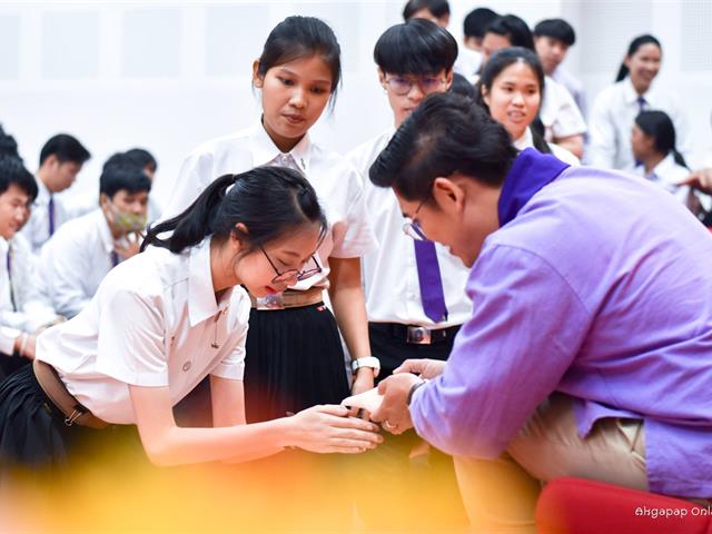 คณะศิลปศาสตร์,จัดโครงการ,“ศักดิ์ศรี,ศักดิ์สิทธิ์,สัมฤทธิ์พระนาม”,พิธีปลดป้าย,มอบรุ่น,และประดับเครื่องหมายแก่นิสิตชั้นปีที่,1,คณะศิลปศาสตร์,ประจำปีการศึกษา,2561