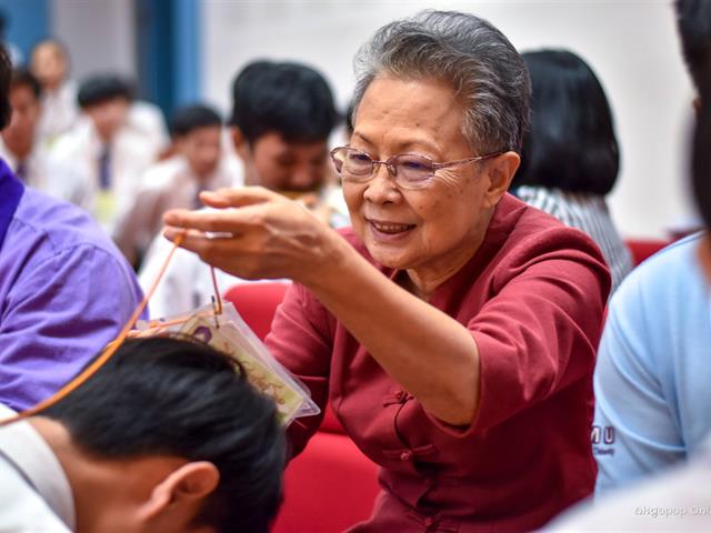 คณะศิลปศาสตร์,จัดโครงการ,“ศักดิ์ศรี,ศักดิ์สิทธิ์,สัมฤทธิ์พระนาม”,พิธีปลดป้าย,มอบรุ่น,และประดับเครื่องหมายแก่นิสิตชั้นปีที่,1,คณะศิลปศาสตร์,ประจำปีการศึกษา,2561