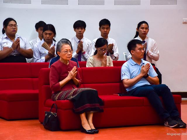 คณะศิลปศาสตร์,จัดโครงการ,“ศักดิ์ศรี,ศักดิ์สิทธิ์,สัมฤทธิ์พระนาม”,พิธีปลดป้าย,มอบรุ่น,และประดับเครื่องหมายแก่นิสิตชั้นปีที่,1,คณะศิลปศาสตร์,ประจำปีการศึกษา,2561