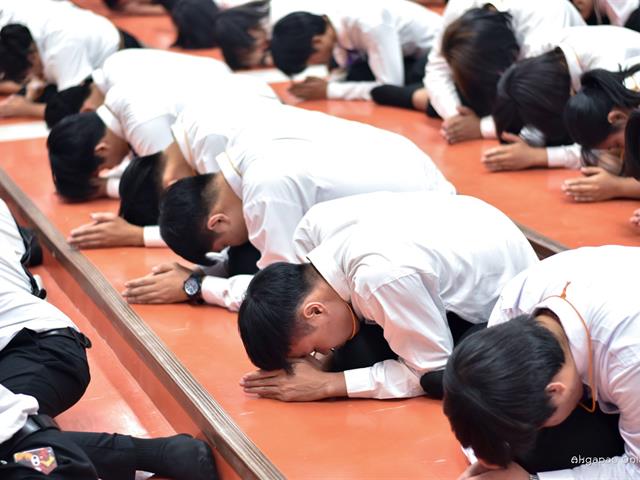 คณะศิลปศาสตร์,จัดโครงการ,“ศักดิ์ศรี,ศักดิ์สิทธิ์,สัมฤทธิ์พระนาม”,พิธีปลดป้าย,มอบรุ่น,และประดับเครื่องหมายแก่นิสิตชั้นปีที่,1,คณะศิลปศาสตร์,ประจำปีการศึกษา,2561