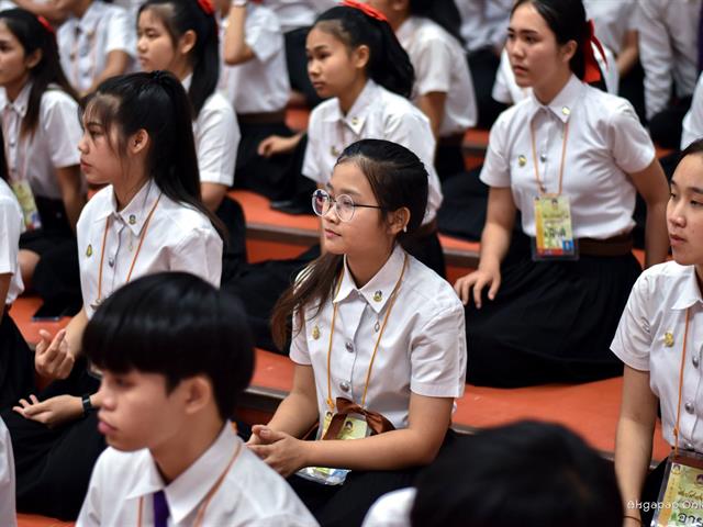 คณะศิลปศาสตร์,จัดโครงการ,“ศักดิ์ศรี,ศักดิ์สิทธิ์,สัมฤทธิ์พระนาม”,พิธีปลดป้าย,มอบรุ่น,และประดับเครื่องหมายแก่นิสิตชั้นปีที่,1,คณะศิลปศาสตร์,ประจำปีการศึกษา,2561