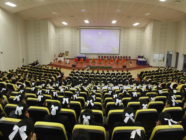 รองศาสตราจารย์,ดร.สุภกร,พงศบางโพธิ์,อธิการบดีมหาวิทยาลัยพะเยา,ให้เกียรติเป็นประธานในพิธีมอบหมวกและดวงประทีป,แก่นิสิตพยาบาลศาสตร์,ชั้นปีที่,2,ประจำปีการศึกษา,2561