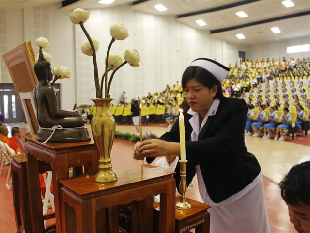 รองศาสตราจารย์,ดร.สุภกร,พงศบางโพธิ์,อธิการบดีมหาวิทยาลัยพะเยา,ให้เกียรติเป็นประธานในพิธีมอบหมวกและดวงประทีป,แก่นิสิตพยาบาลศาสตร์,ชั้นปีที่,2,ประจำปีการศึกษา,2561