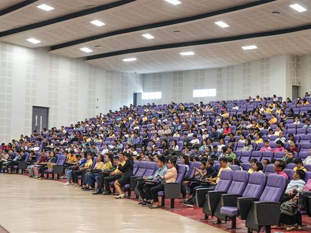 โรงเรียนสาธิตฯ,ดำเนินกิจกรรมประชุมผู้ปกครองและปฐมนิเทศนักเรียน,ประจำปีการศึกษา,2562