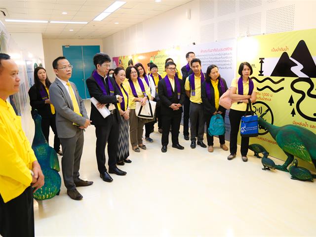 มหาวิทยาลัยพะเยา,ร่วมกับสำนักงานสภาพัฒนาการเศรษฐกิจและสังคมแห่งชาติ,ผลักดันพะเยาเป็นเมืองนกยูงไทยระดับโลก,เพื่อพัฒนาล้านนาตะวันออกสู่การท่องเที่ยวเศรษฐกิจสร้างสรรค์