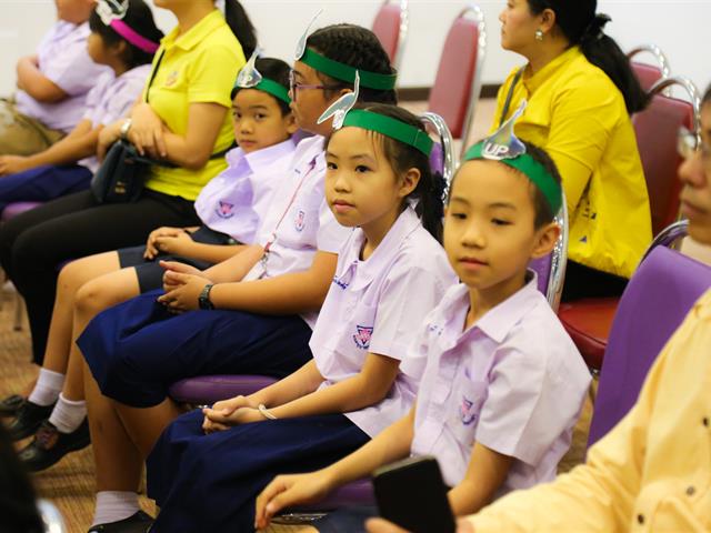 มหาวิทยาลัยพะเยา,ร่วมกับสำนักงานสภาพัฒนาการเศรษฐกิจและสังคมแห่งชาติ,ผลักดันพะเยาเป็นเมืองนกยูงไทยระดับโลก,เพื่อพัฒนาล้านนาตะวันออกสู่การท่องเที่ยวเศรษฐกิจสร้างสรรค์