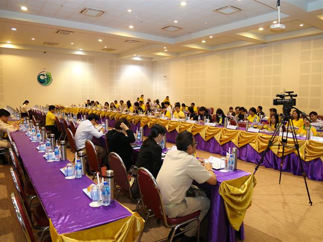 มหาวิทยาลัยพะเยา,ร่วมกับสำนักงานสภาพัฒนาการเศรษฐกิจและสังคมแห่งชาติ,ผลักดันพะเยาเป็นเมืองนกยูงไทยระดับโลก,เพื่อพัฒนาล้านนาตะวันออกสู่การท่องเที่ยวเศรษฐกิจสร้างสรรค์