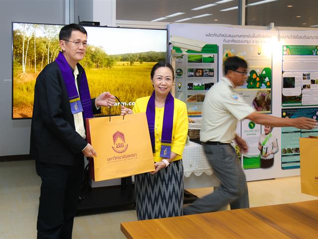 มหาวิทยาลัยพะเยา,ร่วมกับสำนักงานสภาพัฒนาการเศรษฐกิจและสังคมแห่งชาติ,ผลักดันพะเยาเป็นเมืองนกยูงไทยระดับโลก,เพื่อพัฒนาล้านนาตะวันออกสู่การท่องเที่ยวเศรษฐกิจสร้างสรรค์