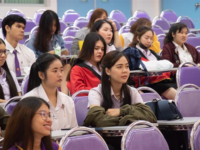 คณะศิลปศาสตร์,จัดโครงการ,“ปัจฉิมนิเทศสาขาวิชาภาษาจีน”,,และร่วมรับฟังบรรยายในหัวข้อเรื่อง,“การเตรียมความพร้อมสู่อาชีพในสายงานด้านภาษาจีน”