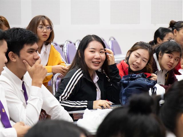 คณะศิลปศาสตร์,จัดโครงการ,“ปัจฉิมนิเทศสาขาวิชาภาษาจีน”,,และร่วมรับฟังบรรยายในหัวข้อเรื่อง,“การเตรียมความพร้อมสู่อาชีพในสายงานด้านภาษาจีน”