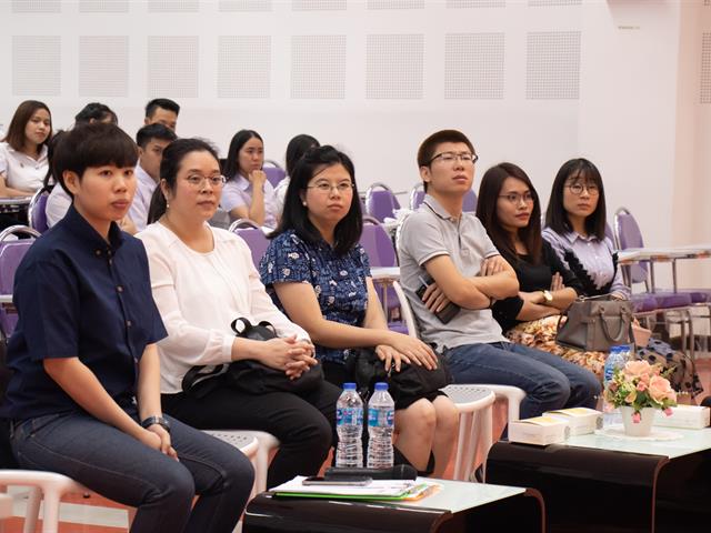 คณะศิลปศาสตร์,จัดโครงการ,“ปัจฉิมนิเทศสาขาวิชาภาษาจีน”,,และร่วมรับฟังบรรยายในหัวข้อเรื่อง,“การเตรียมความพร้อมสู่อาชีพในสายงานด้านภาษาจีน”